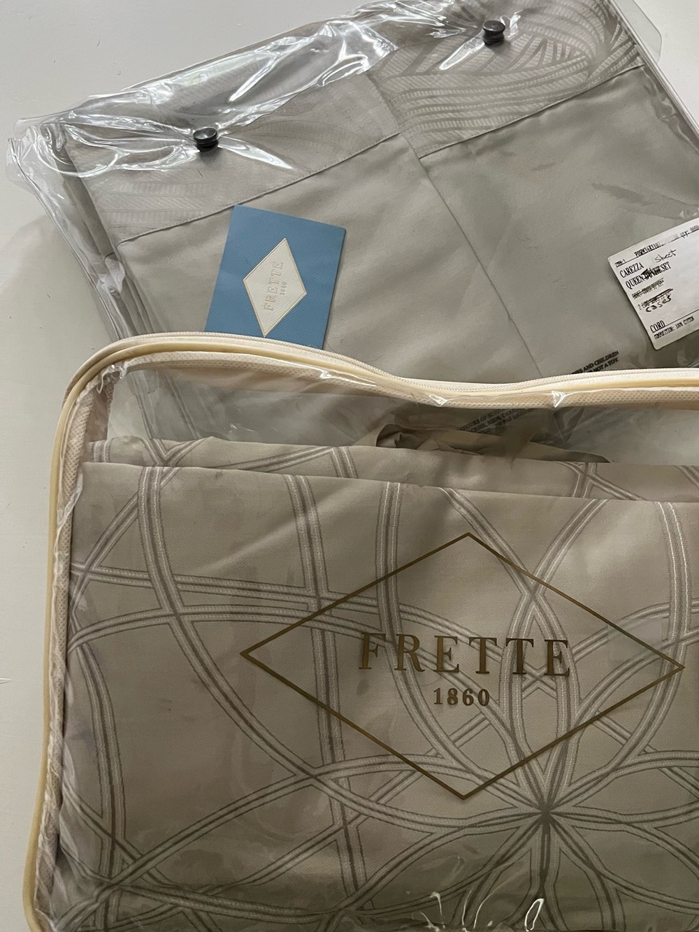 Frette Cerchi Queen Duvet Cover Beige/Gray and Frette Sheet Set Geometric 91x91